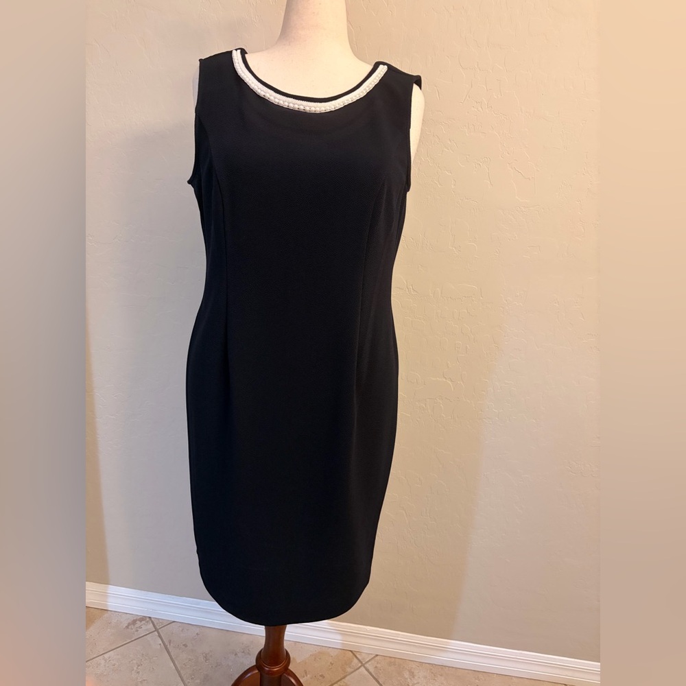 Elegant Navy and White Women's Skirt Set - Picture 2 of 4